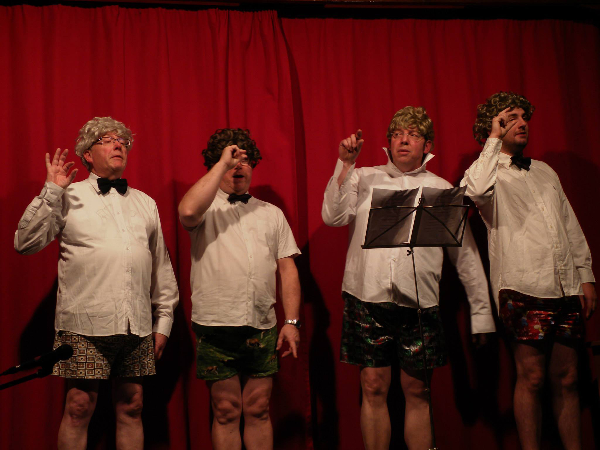 Photo du Quatuor des weppes s'étant fait voler leurs pantalons