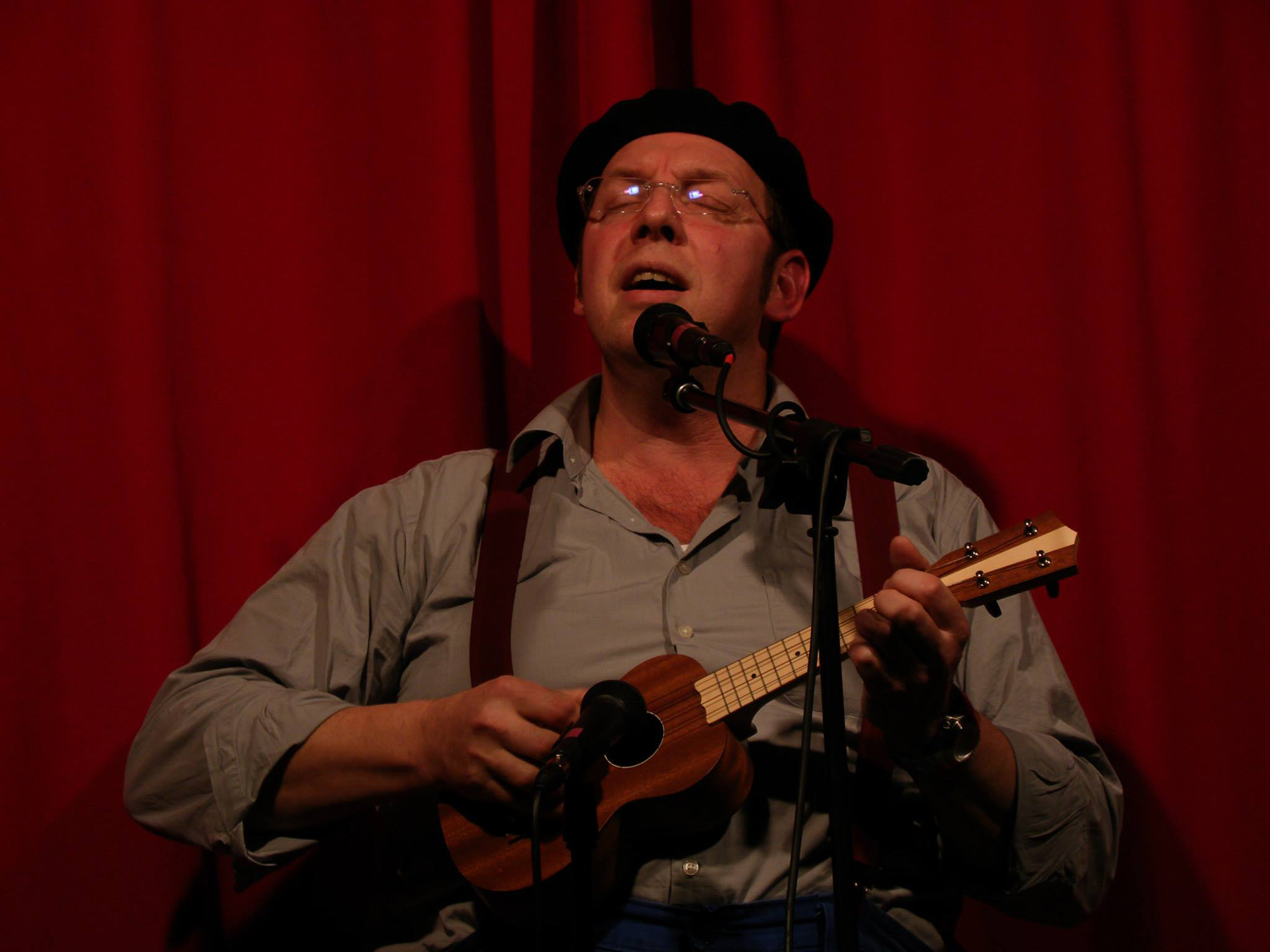 Photo de Yves à la mandoline, interprétant : Raoul