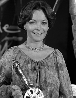 Romy Schneider recevant son premier césar en 1976