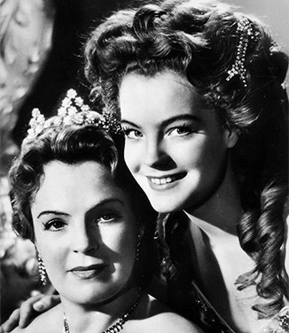 Photo de Romy Schneider, agée de 16 ans et sa mère Magda